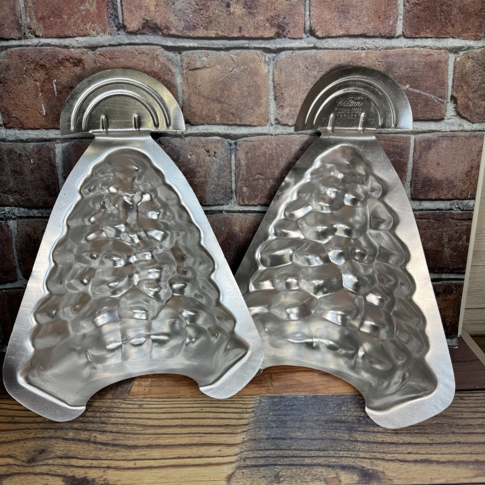 Vintage 1973 Wilton #502-607 3D Stand Up Christmas Tree Cake Pan Mold 3D 2pc